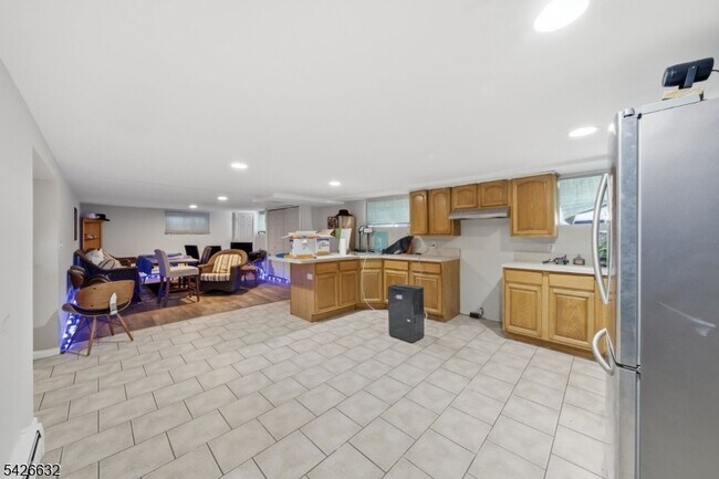 Building Photo - 131 Califon Rd