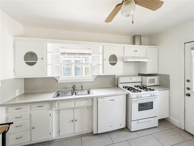 Building Photo - 5501 Montview St