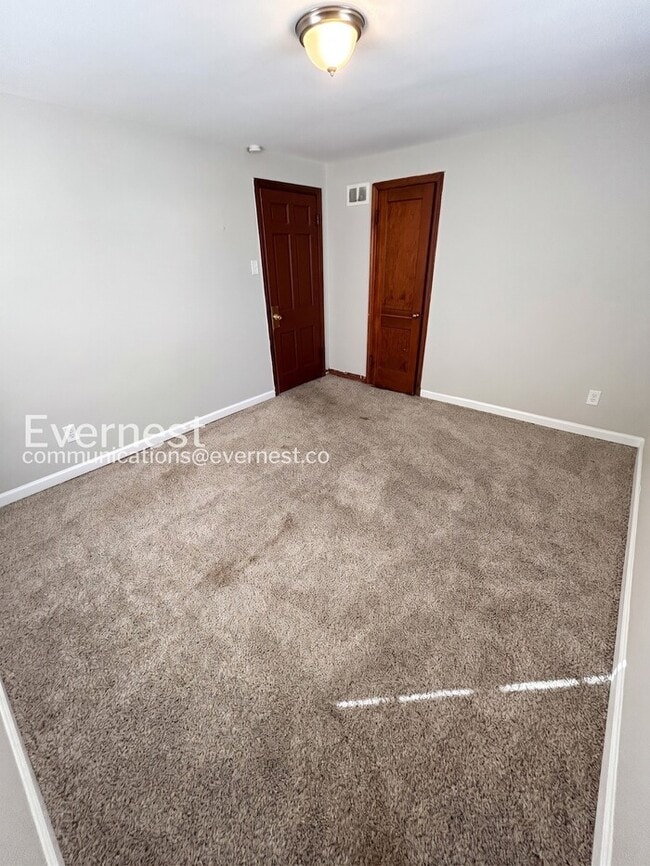 Building Photo - 344 Midridge Dr