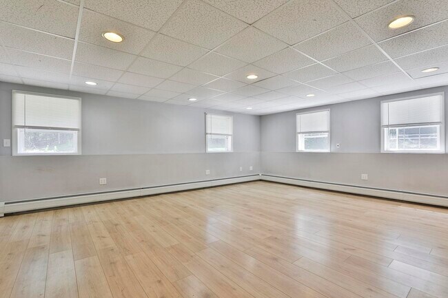 Building Photo - 76 Groton Rd
