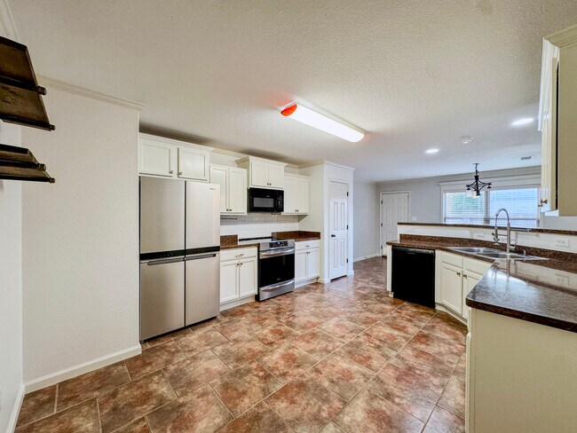 Building Photo - 36 Talladega Loop