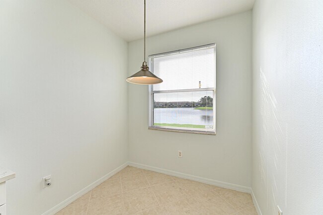 Building Photo - 3566 Parkridge Cir