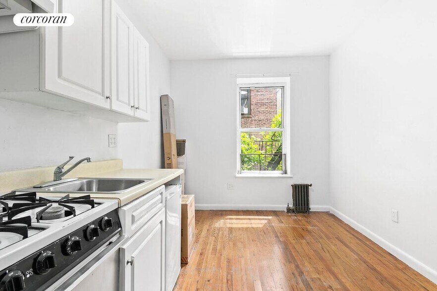 Primary Photo - 310 W 20th St