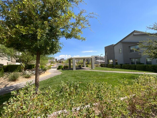 Building Photo - Townhouse in Summerlin North