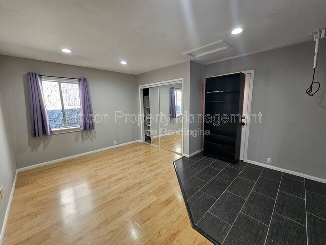 Building Photo - 2810 Sherwin Ave