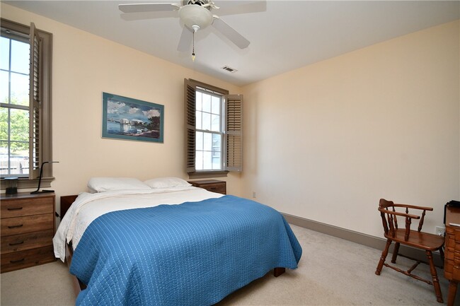 Building Photo - 324 Village Walk Ln