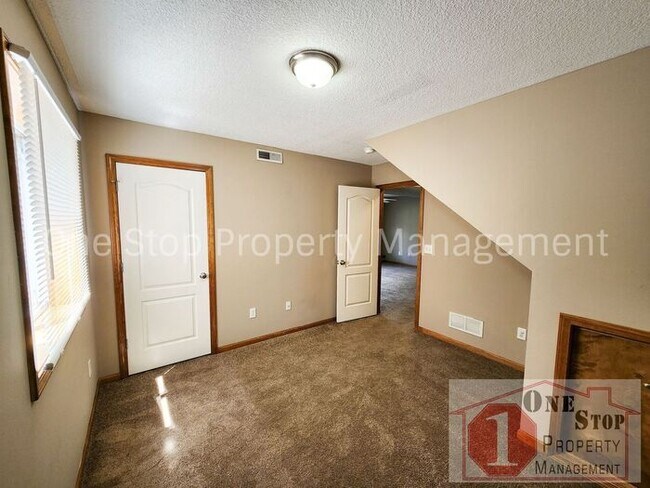 Building Photo - 3-Bedroom, 2.5-Bathroom home in Independence