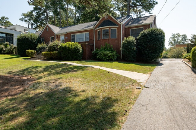 Building Photo - 1205 Spring Valley Ln NE