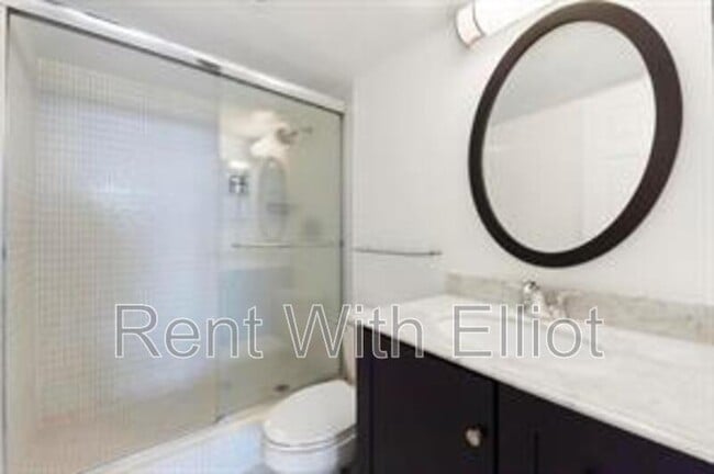 Building Photo - 1625 SE 10th Ave