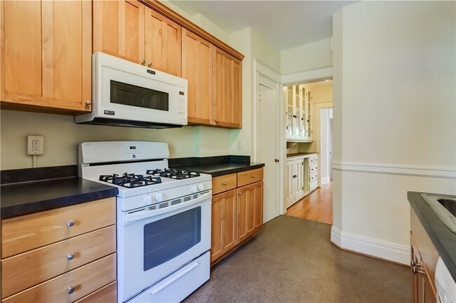 Building Photo - 294 Laburnam Crescent