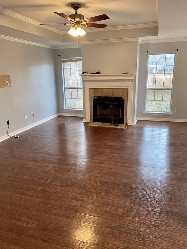 Building Photo - 3 bed, 2 bath for rent in Brandon!