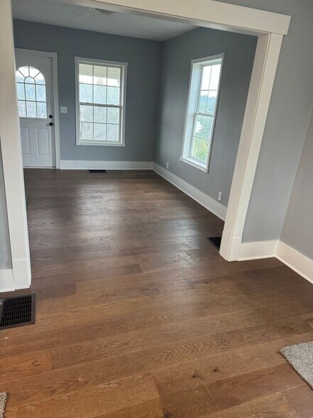 Building Photo - 7722 Park Dr