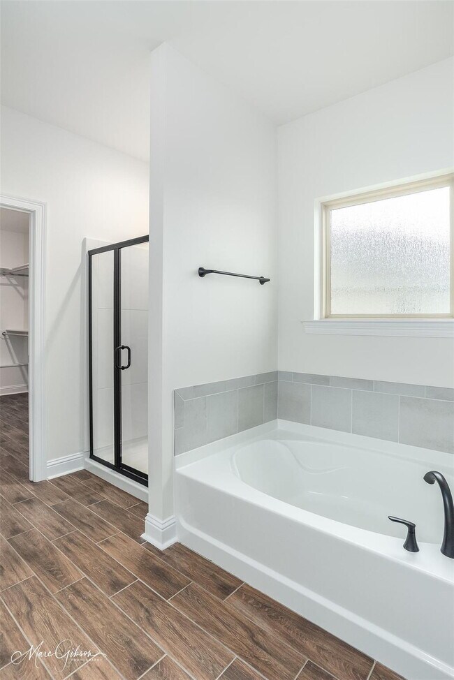 Building Photo - "Charming 3-Bedroom Bossier City Home with 2 Full Baths and 1848 Sq Ft of Comfort!"