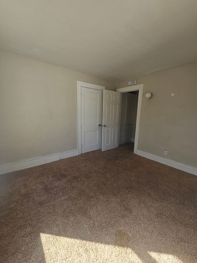 Building Photo - 1920-1922 Iowa Street