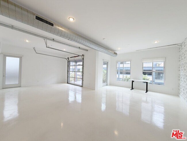 Building Photo - 212 Marine St