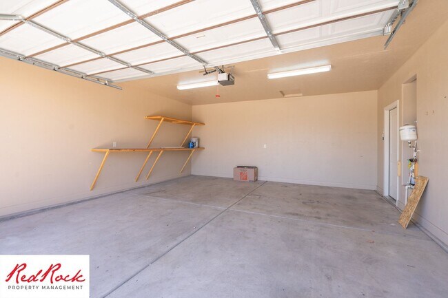 Building Photo - Modern 4 Bedroom Townhome Near Pools, Parks & Pickleball!