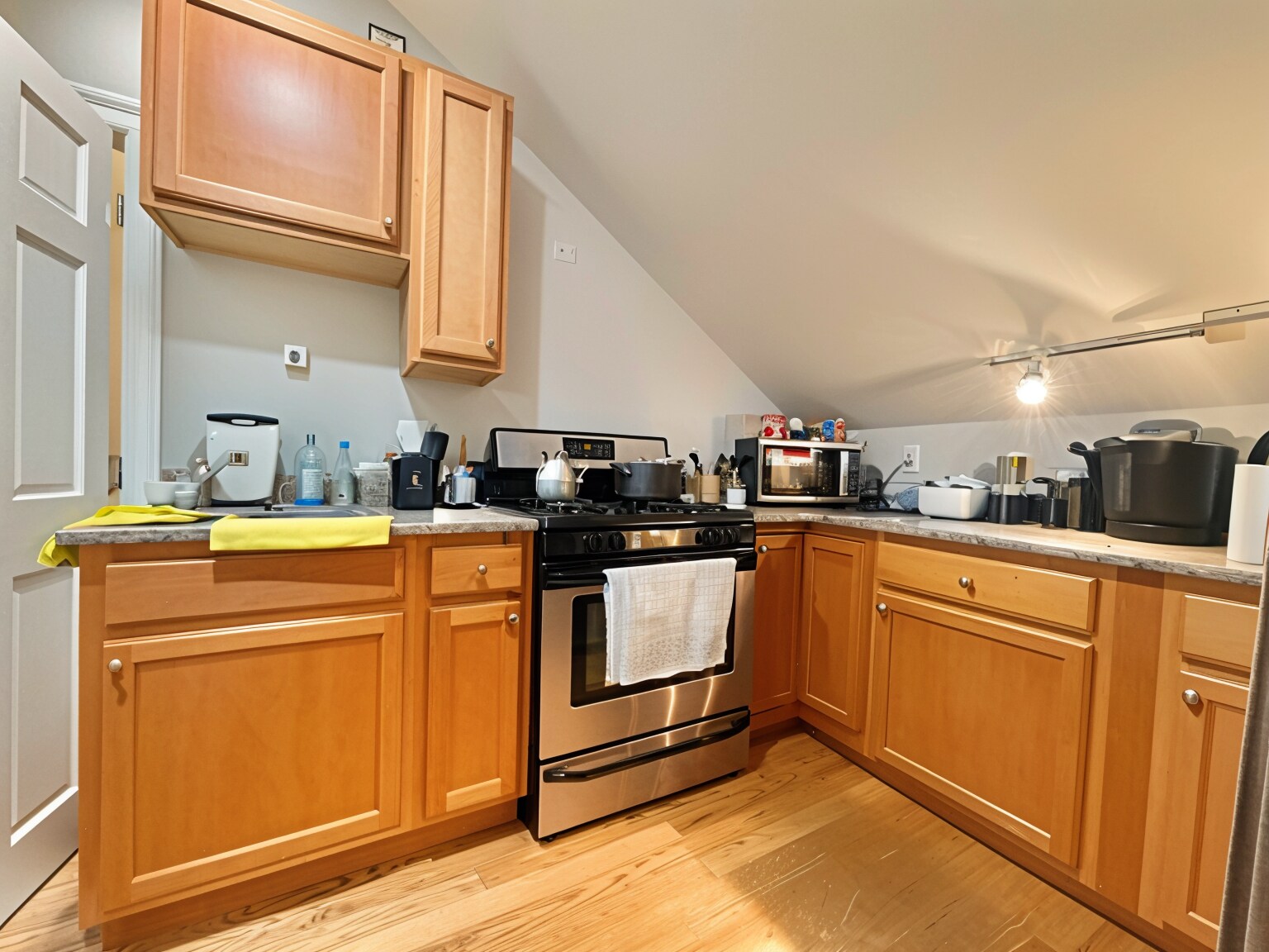 Building Photo - 21 Chestnut Hill Ave