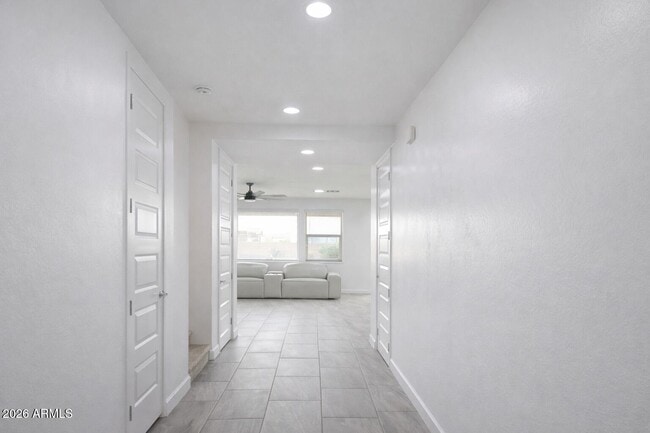 Building Photo - 2353 E Castanets Dr