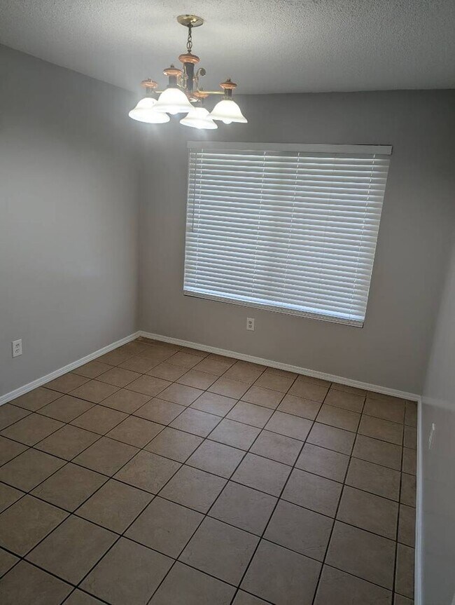 Building Photo - Beautiful 4 Bedroom House in NW Bakersfield with Pool!