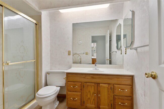 Building Photo - 15575 Clover Ridge Dr