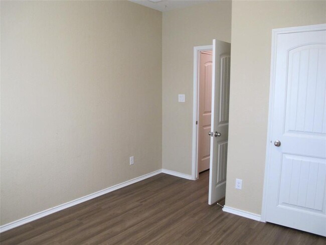 Building Photo - 6109 Mantalcino Dr