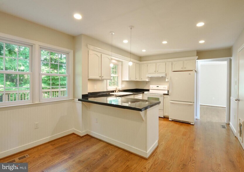 Building Photo - 10152 Marshall Pond Rd