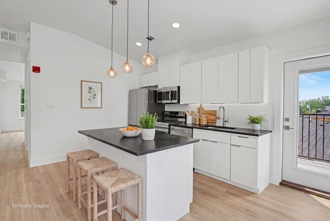 Building Photo - 2217 N Fitzhugh Ave