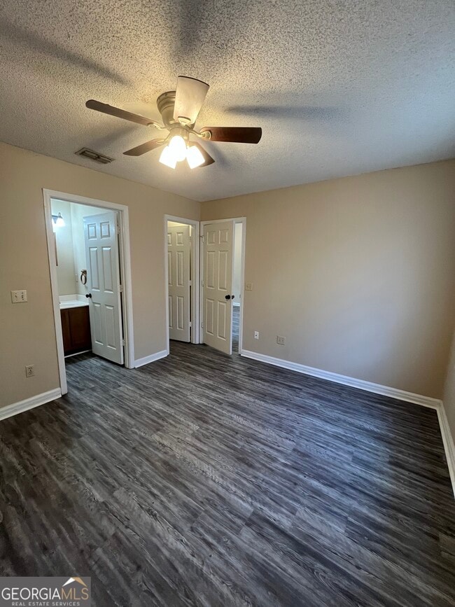 Building Photo - 411 Baltic Ct