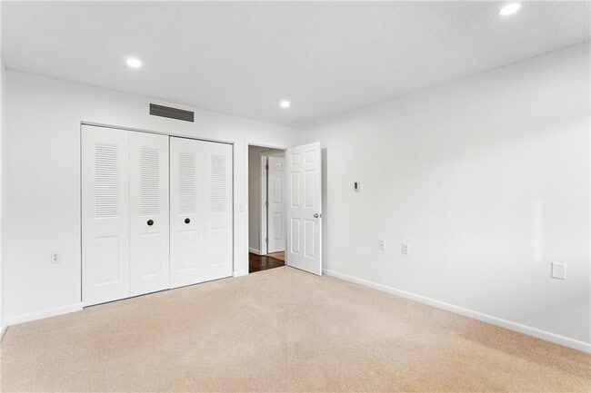 Building Photo - 30 Argyle Ave