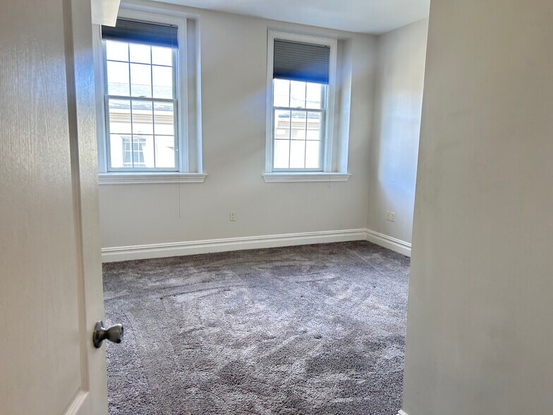 Building Photo - 1 John St