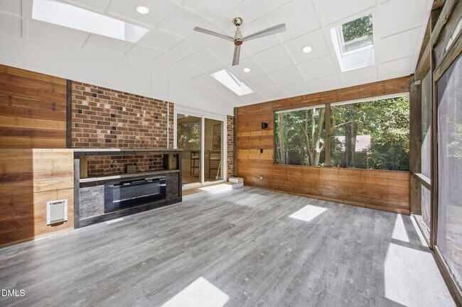 Building Photo - 603 N Estes Dr