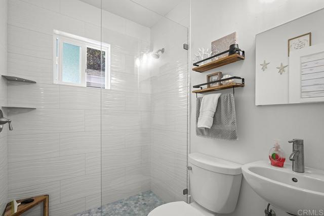 Building Photo - 586 Del Mar Ave