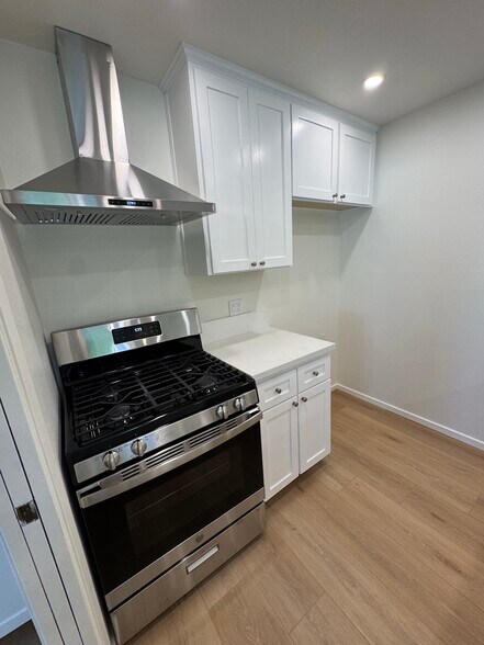 Building Photo - 517 Geneva St