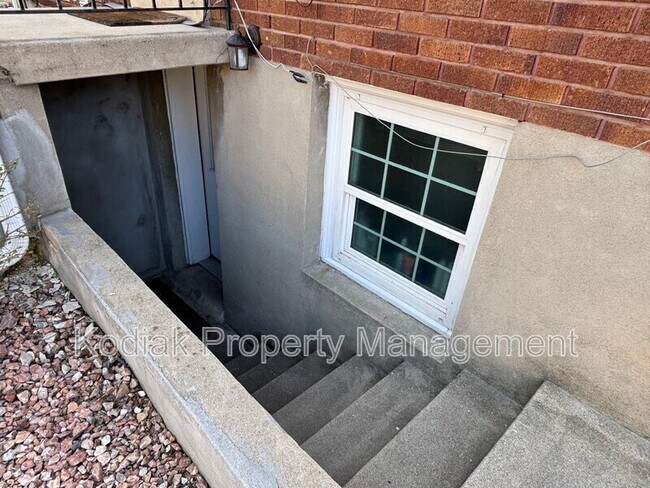 Building Photo - 1111 E 400 S