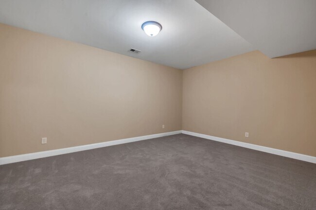 Building Photo - Awesome 3BE/2.5BA home in Bellevue!