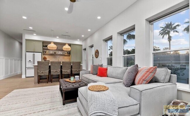 Building Photo - 211A W Mesquite St