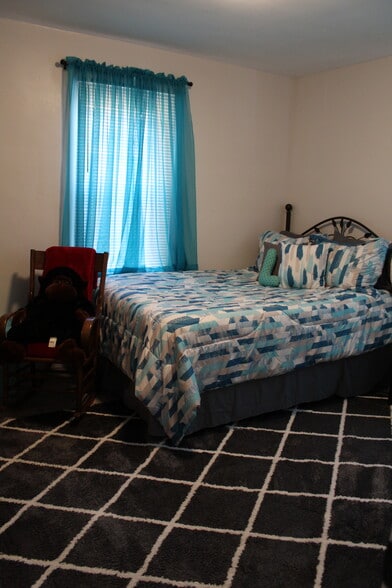 Front Bedroom - 1395 Ross Ave