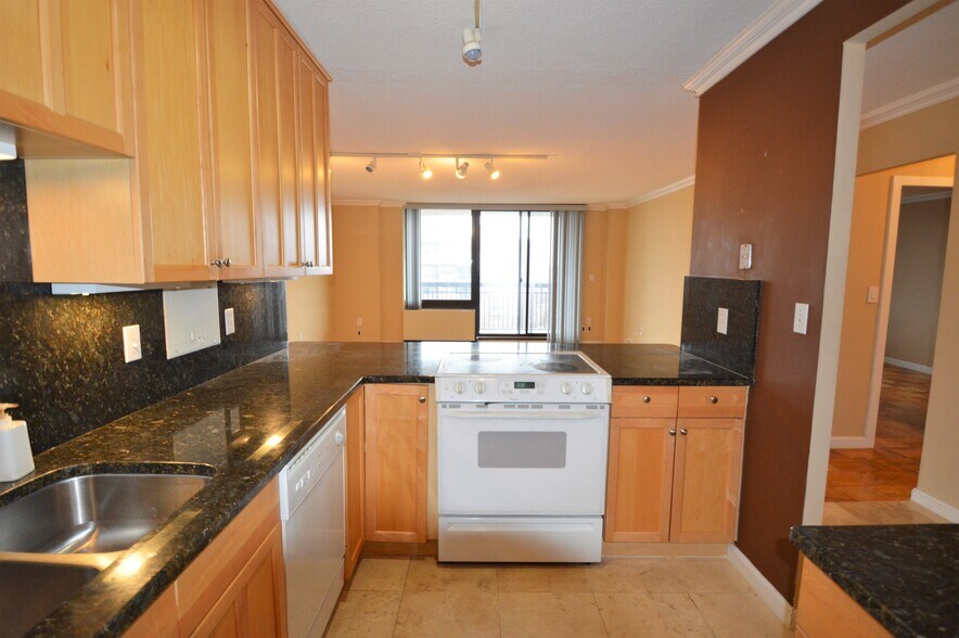 Building Photo - 50 Longwood Ave