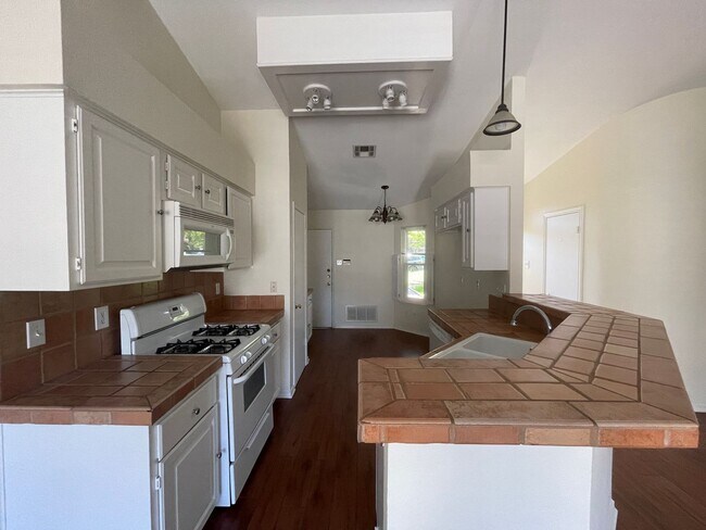 Building Photo - Lovely 4/2 home on a quiet street in the heart of Cedar Park!