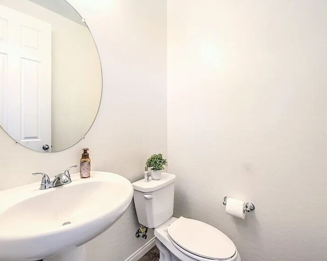 Building Photo - Summerlin Stunner- Spacious Backyard, Stri...