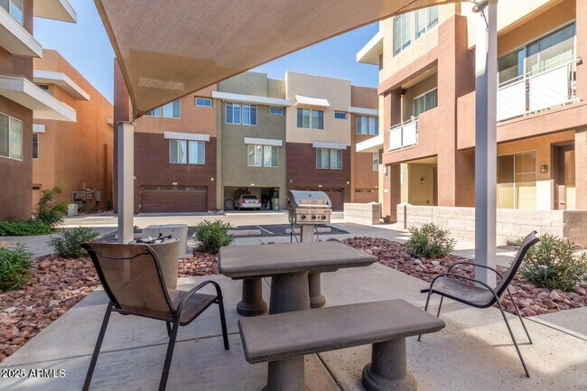 Building Photo - 6605 N 93RD Ave