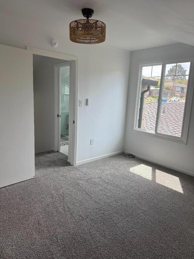 Building Photo - 1508 Davis Dr