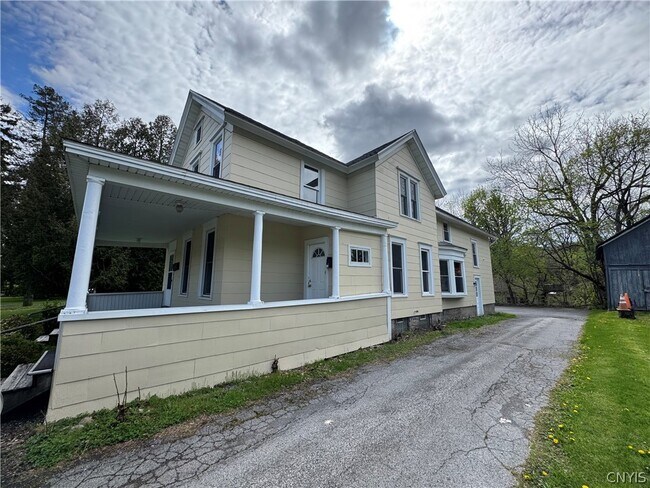 Building Photo - 1714-16 Valley Dr
