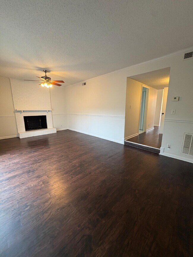 Building Photo - 571 Winding Creek Rd