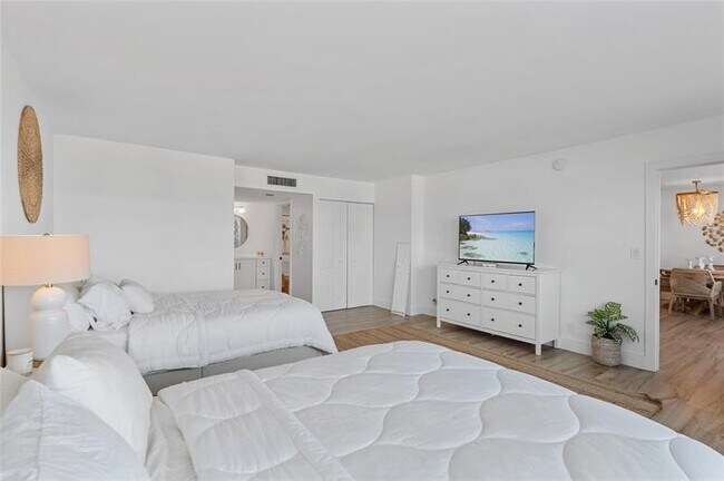 Building Photo - 3500 Galt Ocean Dr