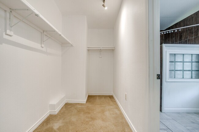Building Photo - 3211 Montague St