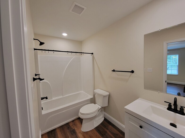Master Bathroom - 519 Hendrickson St
