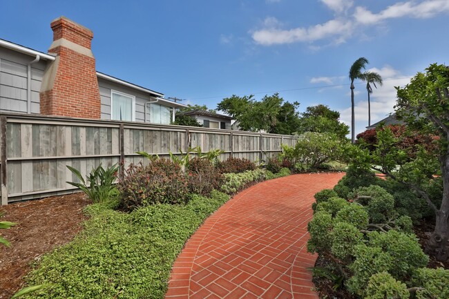 Building Photo - Stunning Point Loma Home with Downtown/Bay...