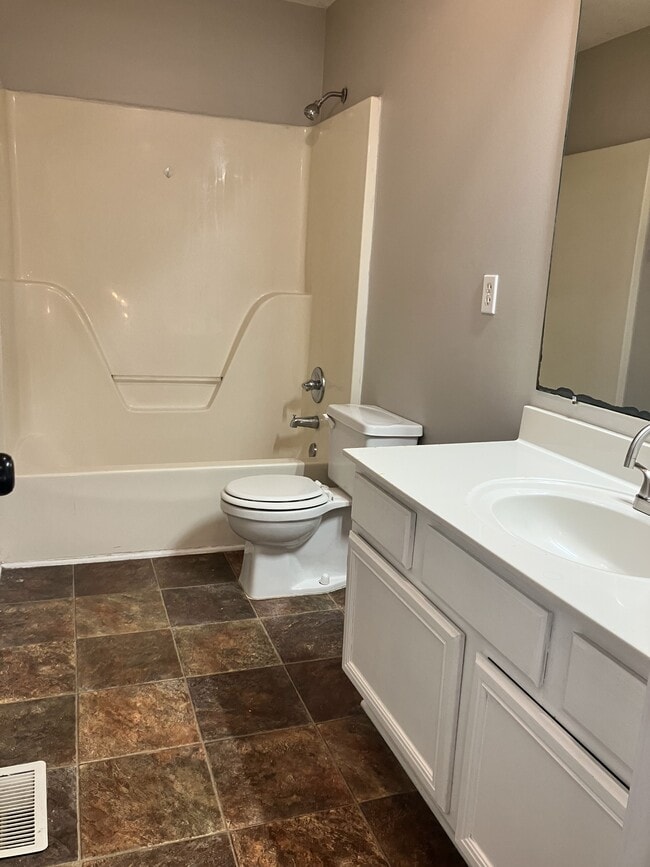 Building Photo - 145 Viking Dr