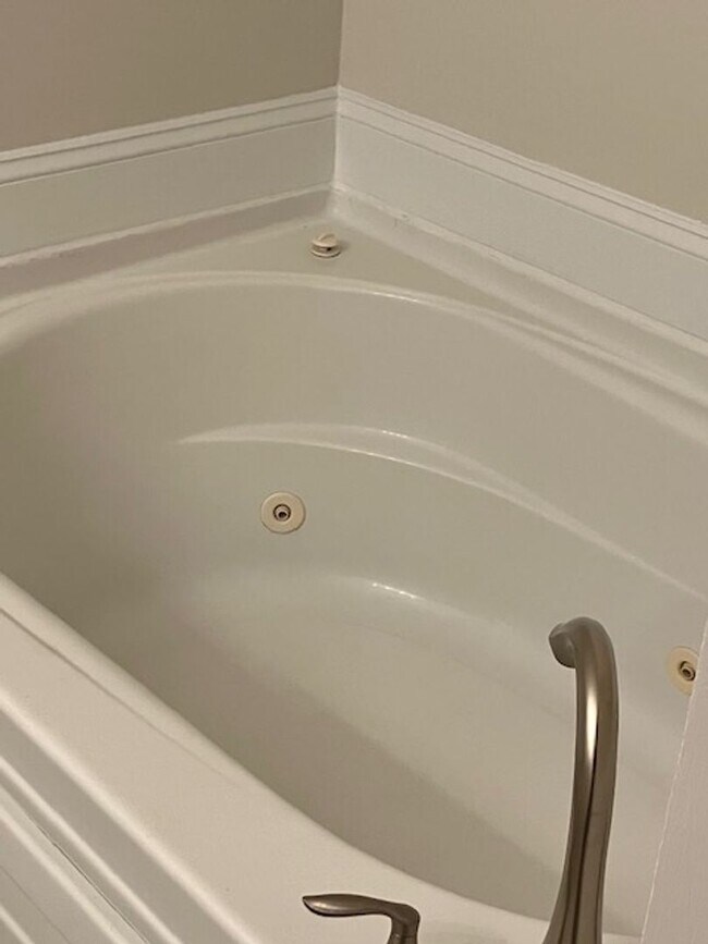 Building Photo - 908-C